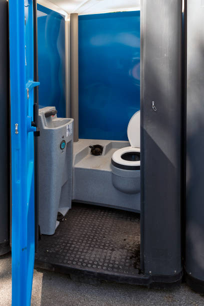 Best Luxury portable toilet rental  in Peridot, AZ